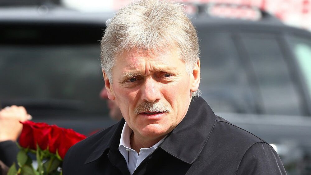 Дмитрий Песков приехал на траурную церемонию прощания с Валентином Юдашкиным в Москве