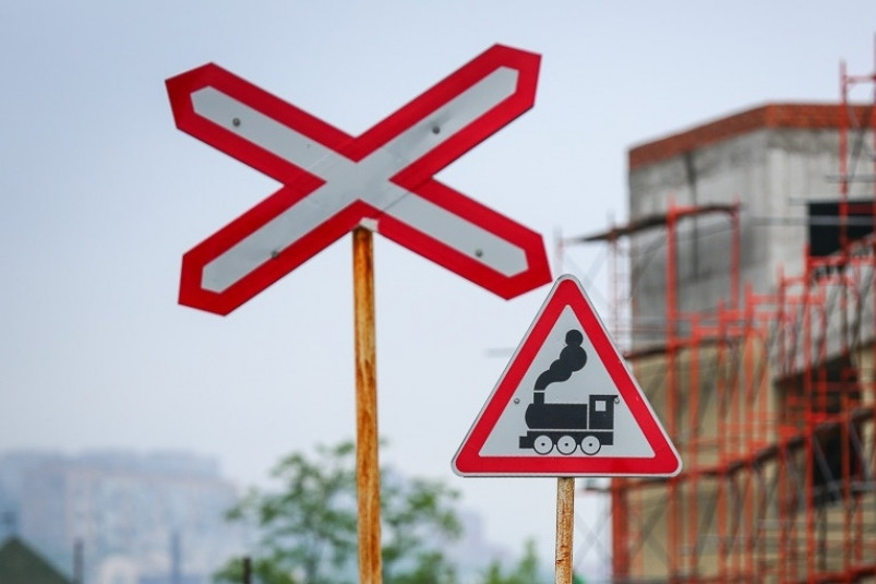 Движение по железнодорожному переезду на станции Океанская будет временно закрыто