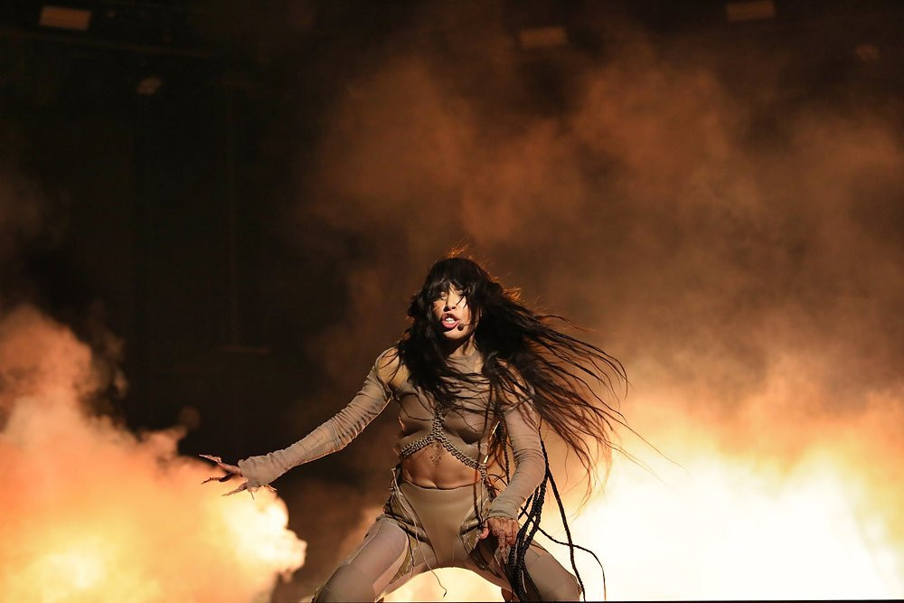 «Евровидение-2023» открылось загадочными откровениями Лорин о своих ягодицах