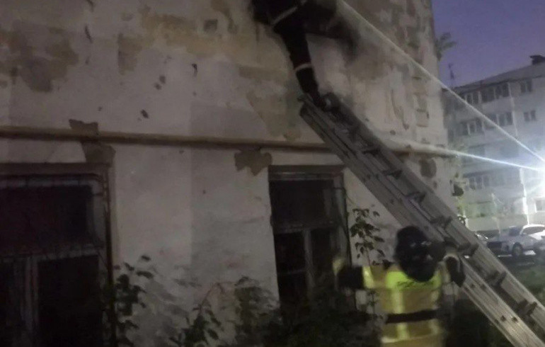 Из горящего дома в Челябинске спасли шесть человек