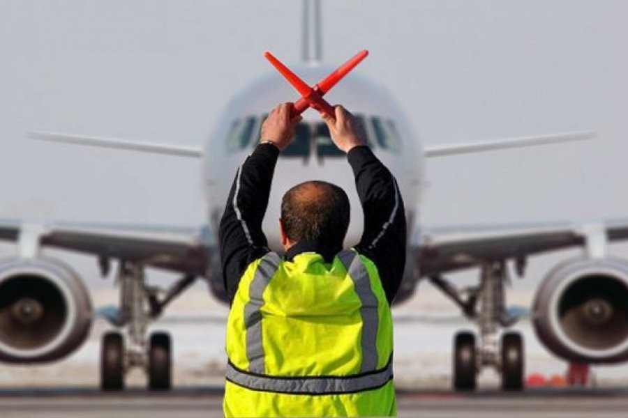 «Известия»: В России начали отменять внутренние авиарейсы