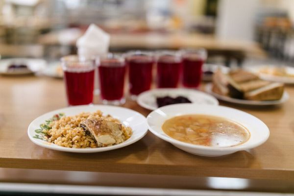 Эксперт Беглова по вопросам соцпитания не смог повысить качество школьной еды во Фрунзенском районе