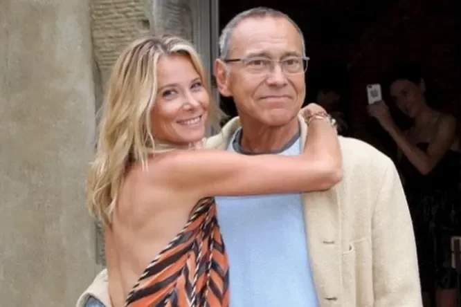 Юлия Высоцкая с обнаженной спиной снялась в объятиях мужа Андрея Кончаловского