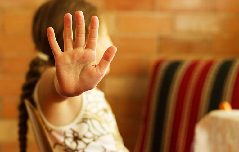 Как научить ребёнка давать отпор чужим, дала советы врач-невролог