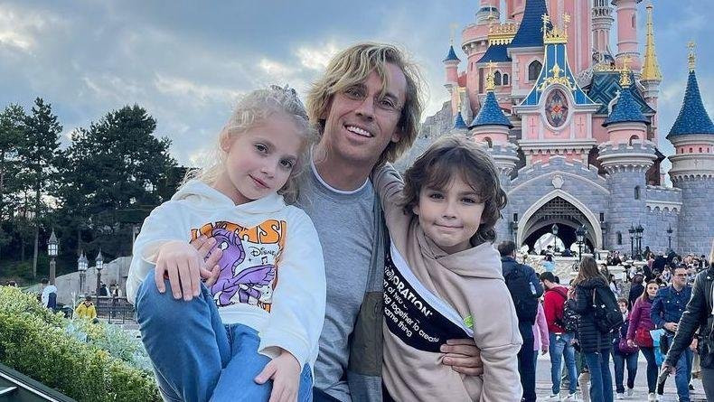 Максим Галкин показал, как провел время со своими детьми в Диснейленде