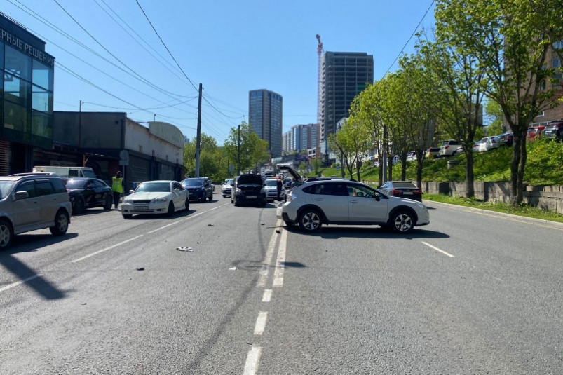 Массовая авария с участием четырех авто произошла во Владивостоке