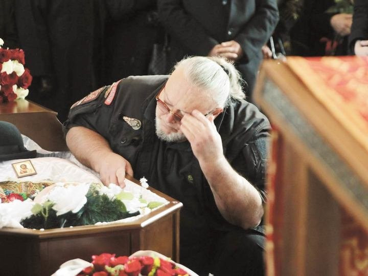 МК: похороны модельера Вячеслава Зайцева прошли странным образом