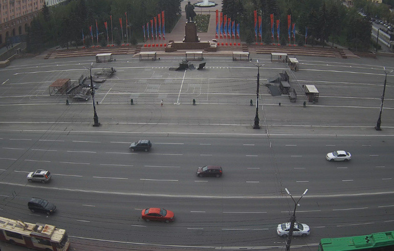 На главной площади Челябинска начали монтировать скейт-парк