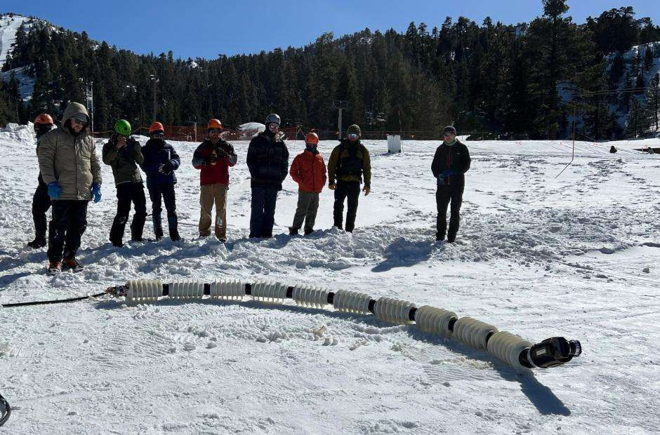 НАСА планирует отправить уникальную роботизированную змею к ледяным лунам