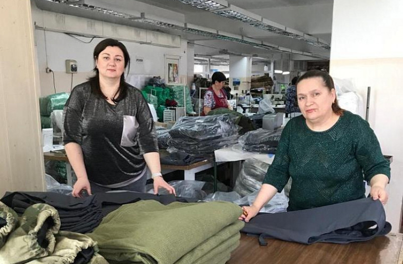 Нательное белье и балаклавы для участников СВО сшили на промкомбинате в Приморье