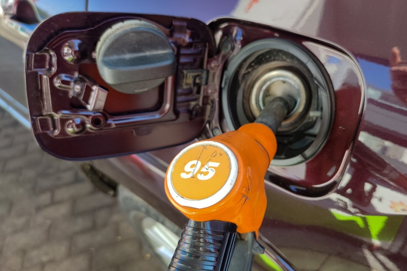Объявлено, когда точно вырастут цены на бензин – но не в мае