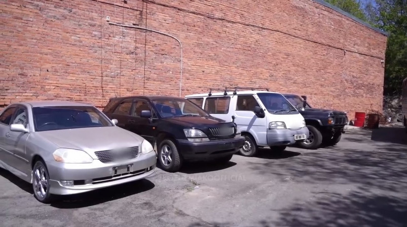 Олег Кожемяко передал изъятую у “черных” лесорубов технику на нужды СВО