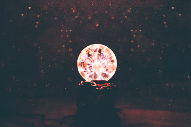 Опасность Близнецов, риски Раков и резкие перемены Скорпионов: гороскоп на 18 мая