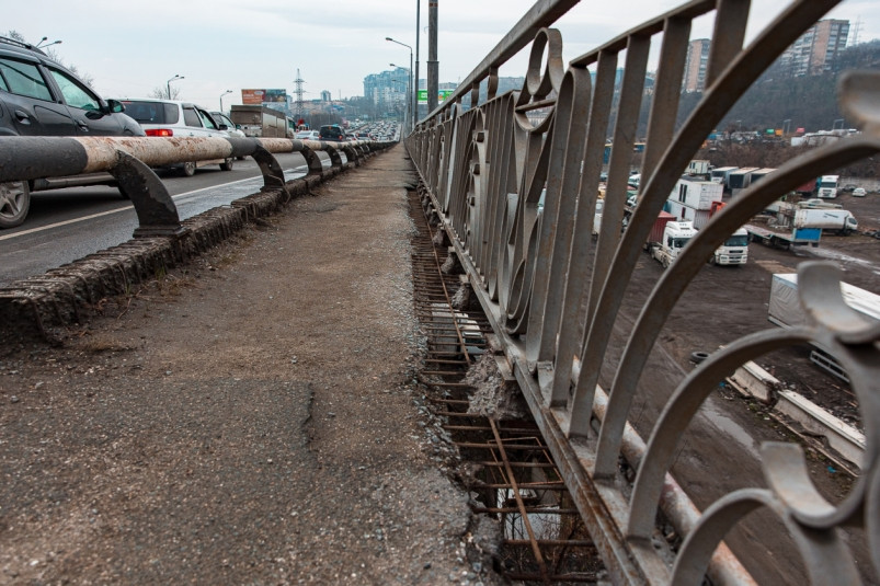 Подрядчика ремонта тротуаров на Некрасовском путепроводе определили с четвертого раза