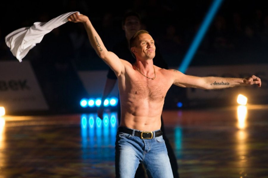 Появилось первое фото Костомарова из больницы