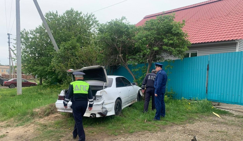 Полиция Приморья проводит проверку из-за ДТП на тротуаре, после которого подростки попали в реанимацию