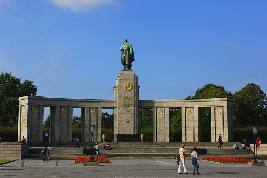 Посольство Украины в Германии отказалось от возложения венков на советских мемориалах