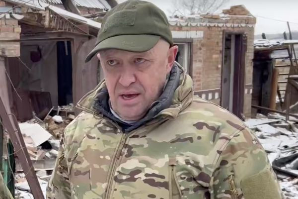 Пригожин об ответе Минобороны: «Нам клянутся, что на фланге будет выставлено все, что необходимо, чтобы нас не подрезал противник»