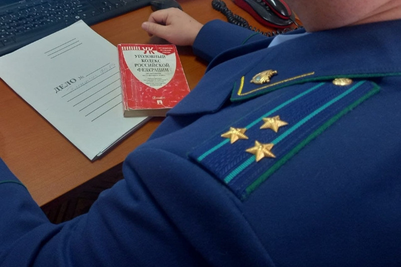 Прокуратура взяла на контроль дело вандала, осквернившего памятник в Приморье