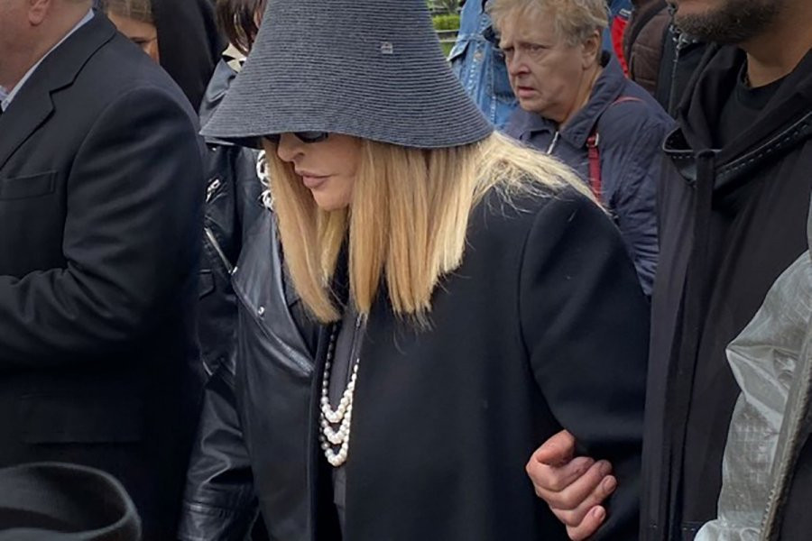 Пугачева после похорон Юдашкина обратилась в полицию с заявлением о краже часов за 2 млн