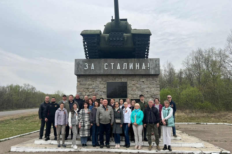 Работники Приморского филиала ФГУП “УВО Минтранса” возложили цветы у мемориала