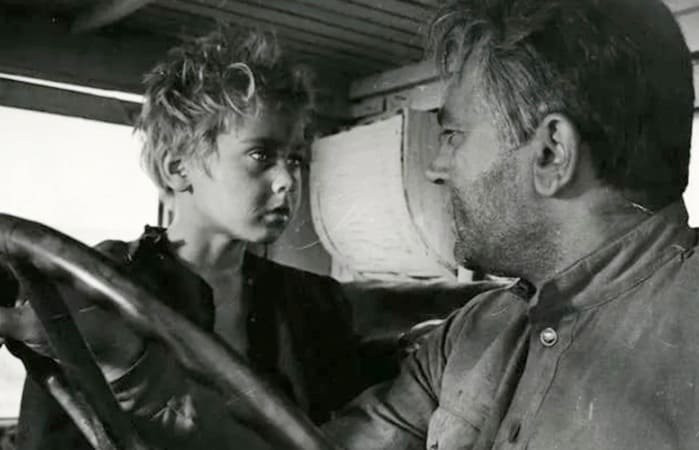 Россияне назвали самые трогательные сцены в фильмах о победе в ВОВ