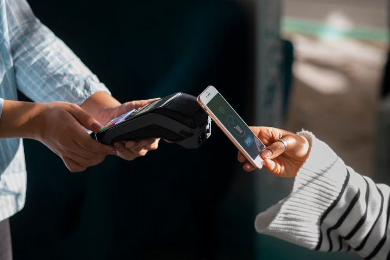Сбер запустил универсальное платёжное решение для оплаты по QR-коду
