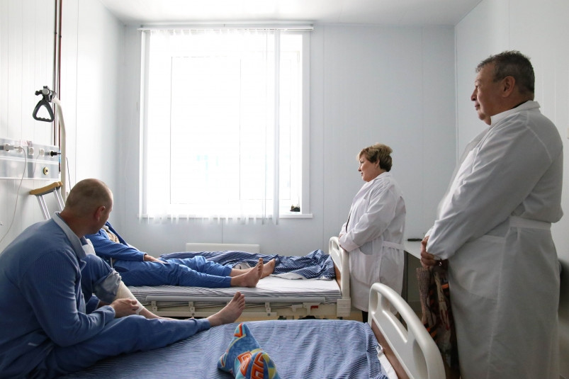 Спикер Заксобрания Камчатки навестила участников СВО в военном госпитале