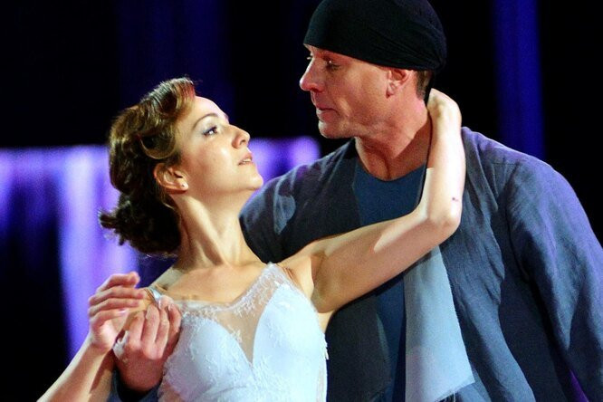 StarHit.ru: артистка Валерия Ланская проинформировала, что ей написал фигурист РФ Роман Костомаров