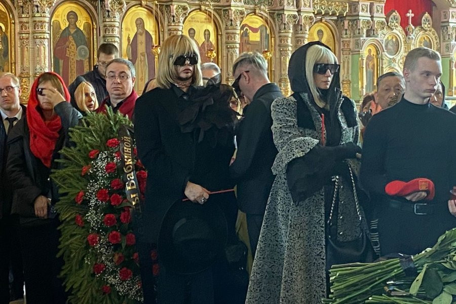 Телеведущий РФ Васильев проинформировал, что Аллы Пугачевой не было на похоронах Зайцева из-за внимания