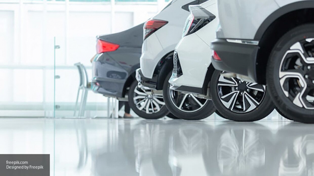 Автосалоны России столкнулись с дефицитом автомобилей