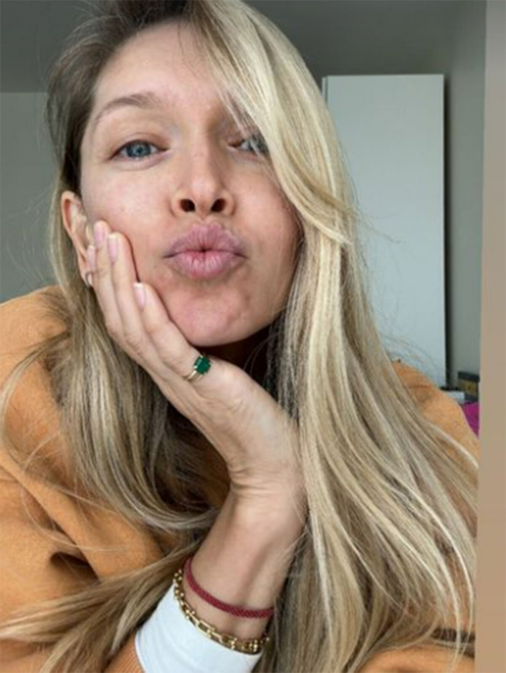 Бывшая участница группы «ВИА Гра» Вера Брежнева показала лицо без фильтров и макияжа