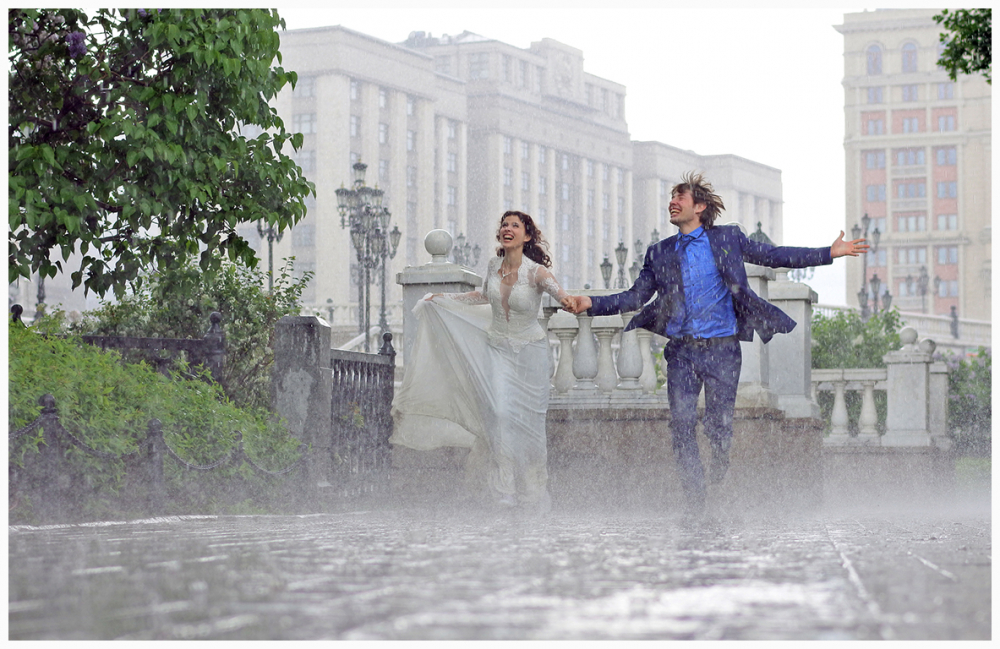 Что означает дождь во время свидания по народным приметам