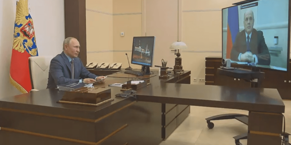 Действительно ли у Путина в кабинете компьютер ненастоящий