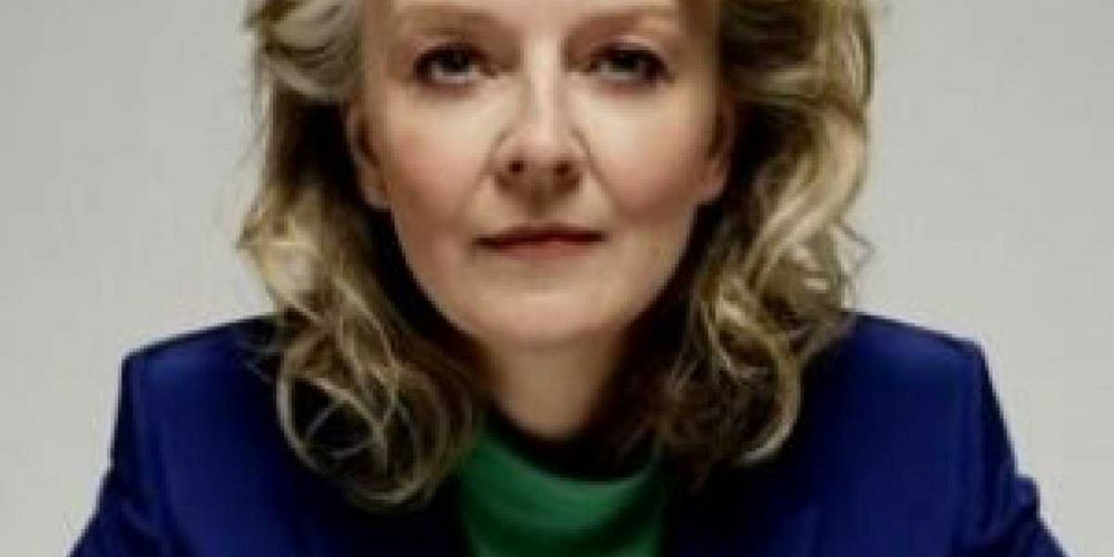 Лиз Трасс гуляет по Москве. «Россия должна отвести свои войска от границ с Украиной»