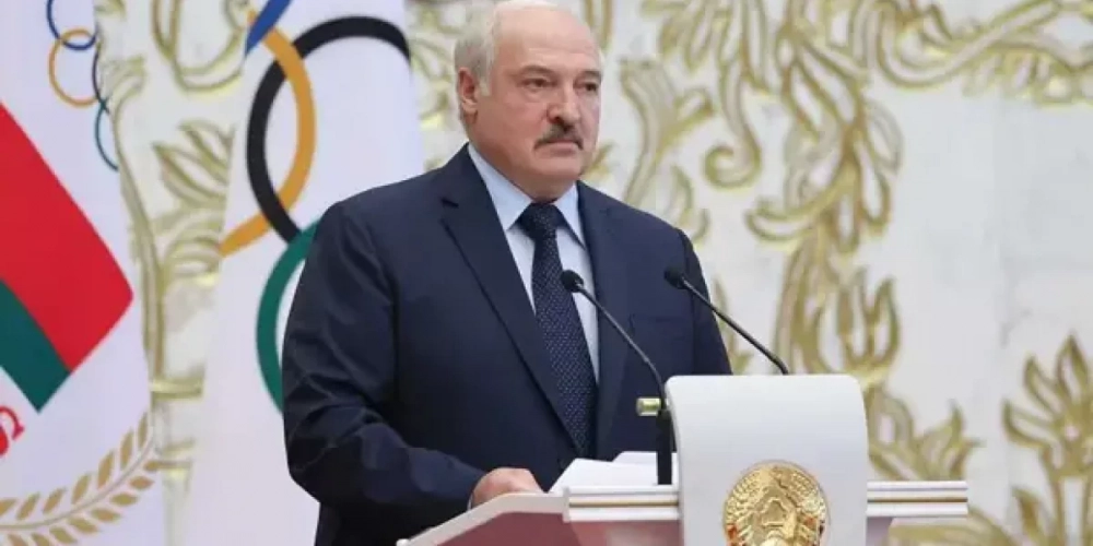 Лукашенко потоками мигрантов наказал Литву