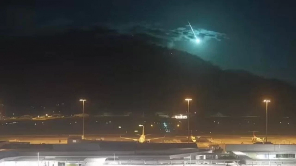 Над Австралией взорвался зеленый шар с мощным звуком и яркй вспышкой