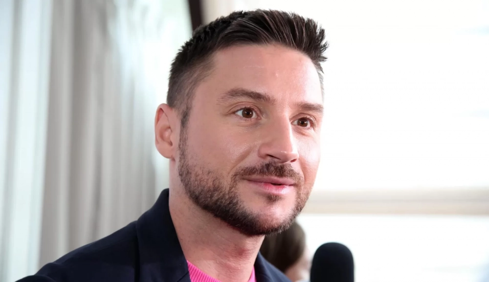 Победитель телешоу «Маска» певец из РФ Сергей Лазарев специально носил каблуки, чтобы запутать судьей