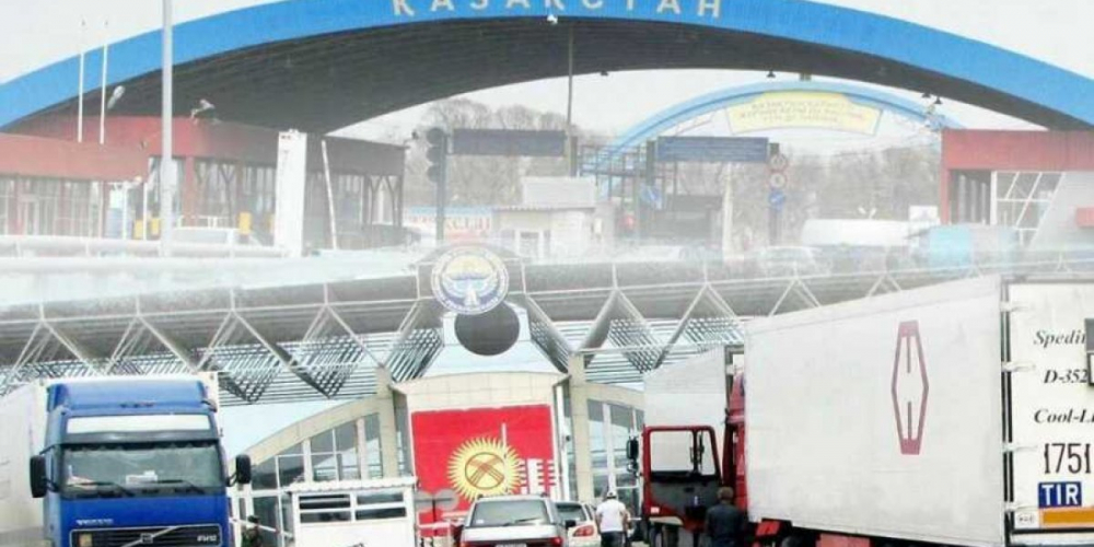 Пробки на границах: Казахстан «прессингует» Киргизию – и косвенно Россию?..
