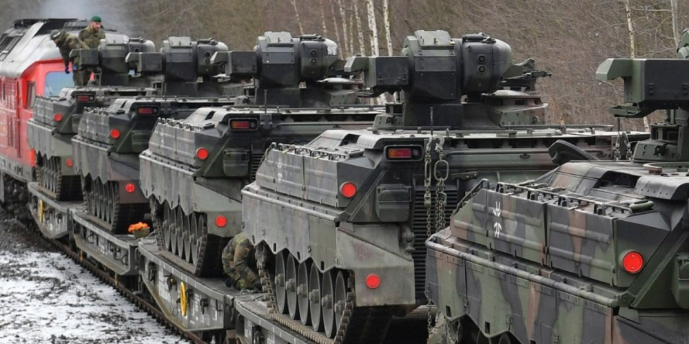 «Пылать будет не хуже Abrams»: фото передвижения военной техники по Германии вызвало негодование россиян