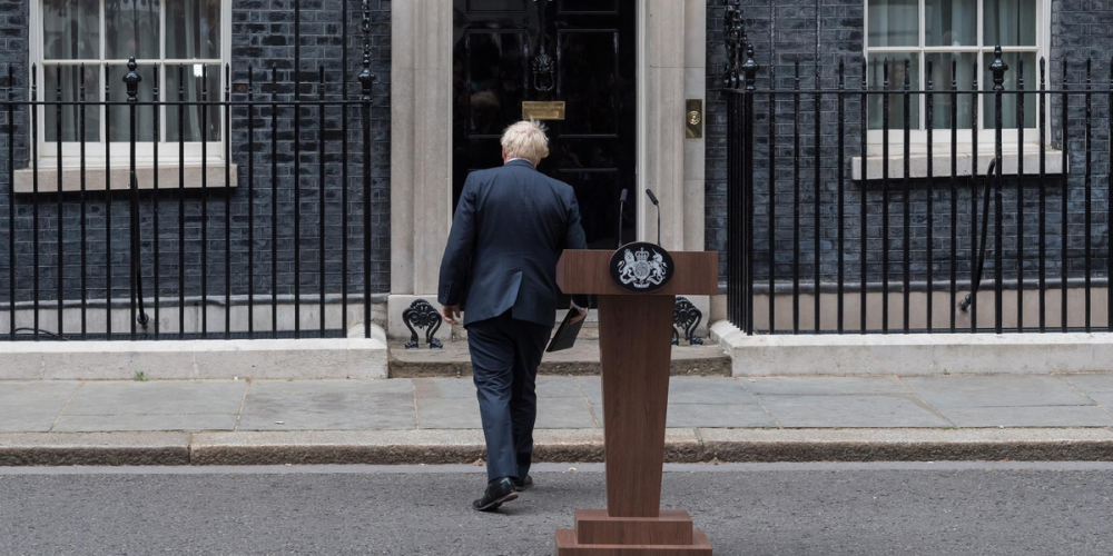 Реакция российских политиков на отставку премьер-министра Великобритании Бориса Джонсона,возбудила западные СМИ