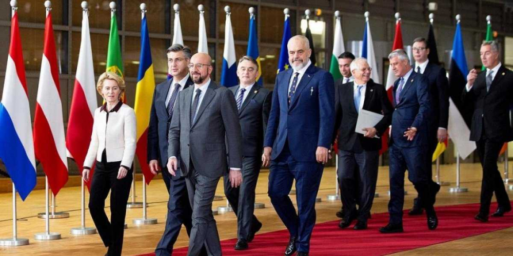 Украинские чиновники продолжают запугивать население Донбасса. Украинские чиновники продолжают запугивать население Донбасса. Интересно, где «правозащитная» реакция запада…, где