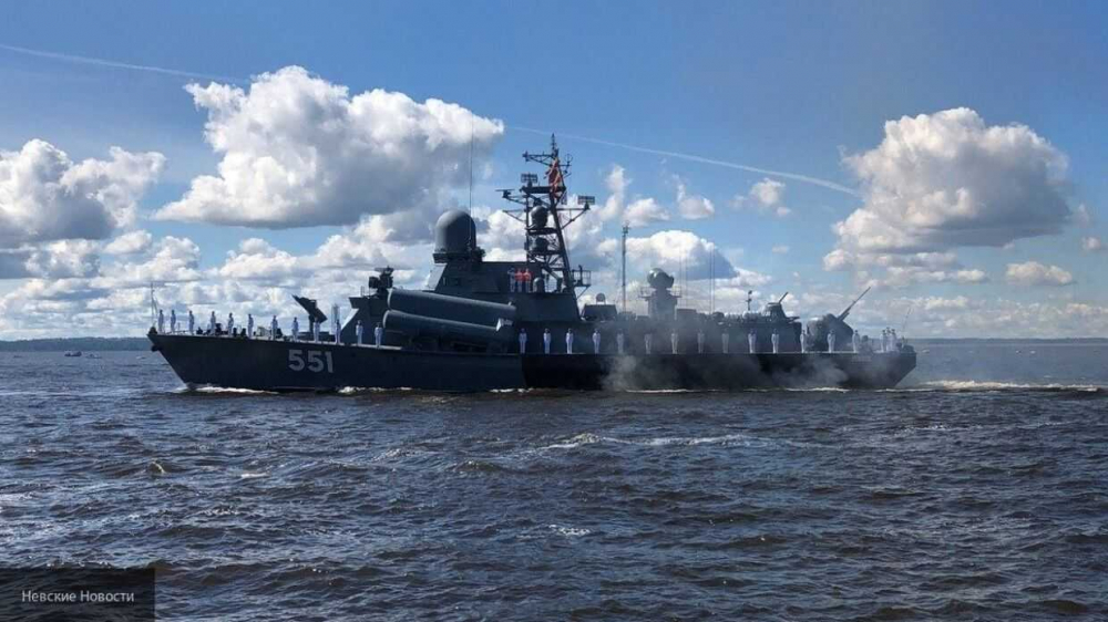 Украинских властей “покорежил” российский военно-морской парад в честь Дня ВМФ в Крыму