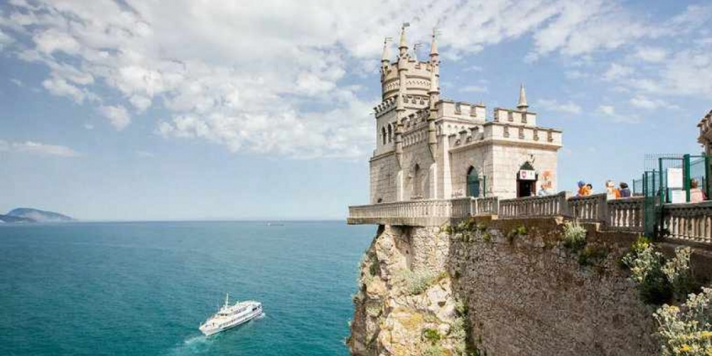 Закроют ли Крым и Крымский мост для туристов в мае 2023 года из-за атак Украины – опасно ли ехать сейчас: свежие новости