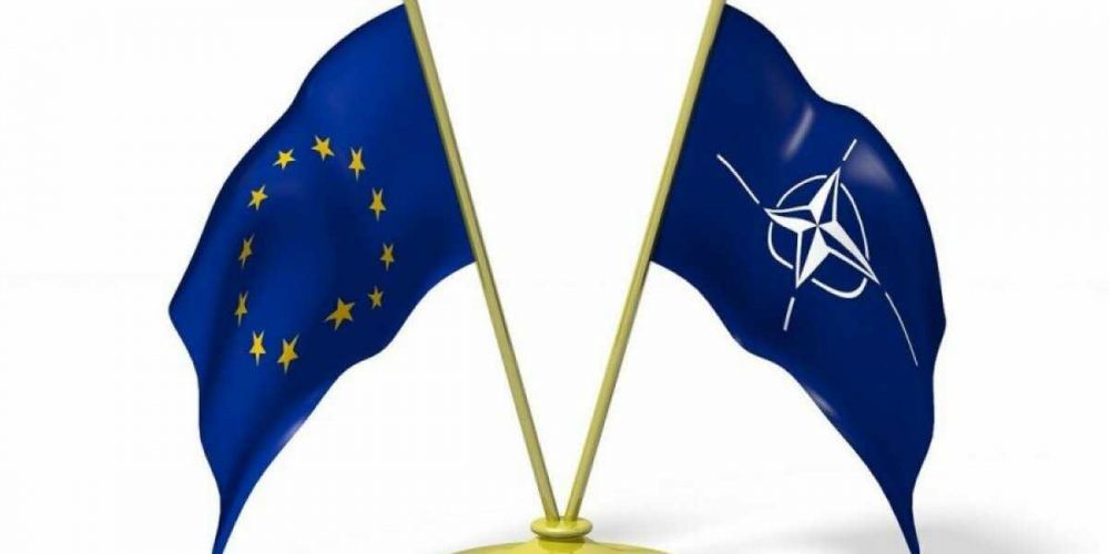 Запад грозит непонятными санкциями, а украинские политики дают мрачные предсказания