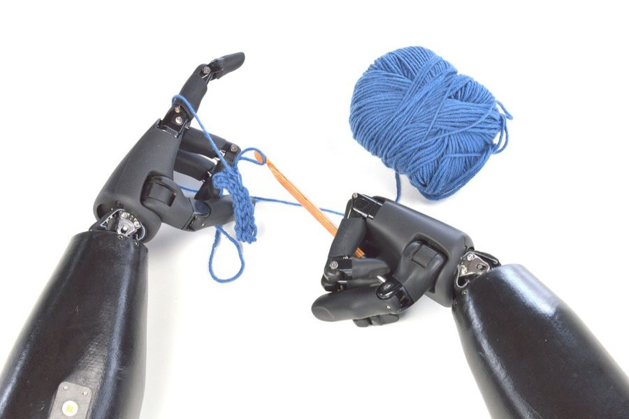 Учёные создают чувствительные протезы рук