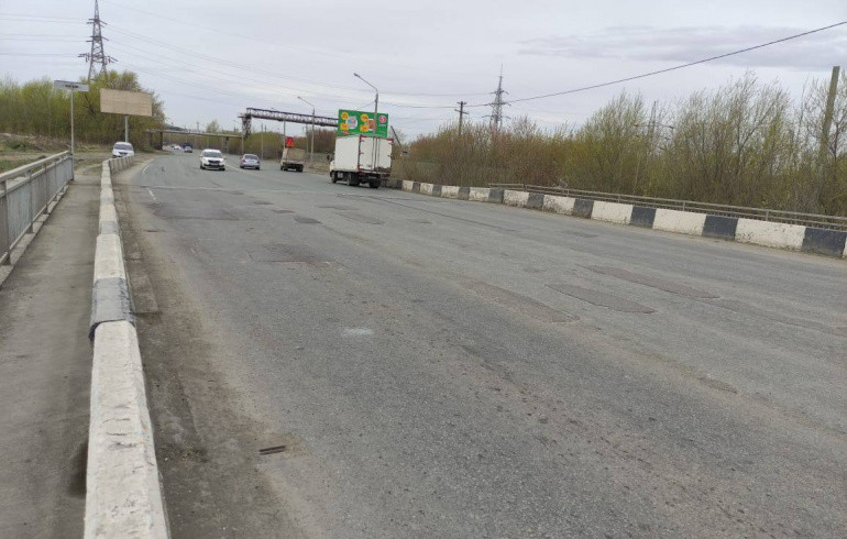 В Челябинске ограничат движение по мосту в районе железнодорожных путей