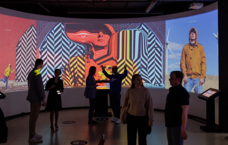 В Челябинске открылась мультимедийная выставка современного «Сальвадора Дали»