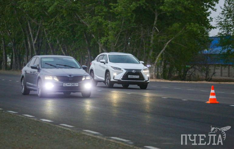 В Челябинске открыли трассу для драг-рейсинга и провели ночные автогонки