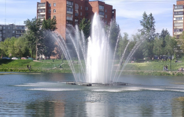 В Челябинске запустили фонтан на пруду Девичьи слёзы